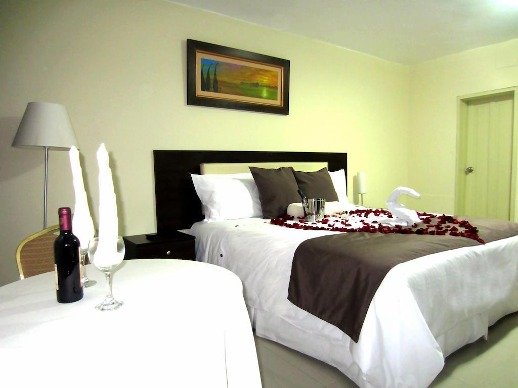 Hotel La Posada Del Rey Trujillo Room photo